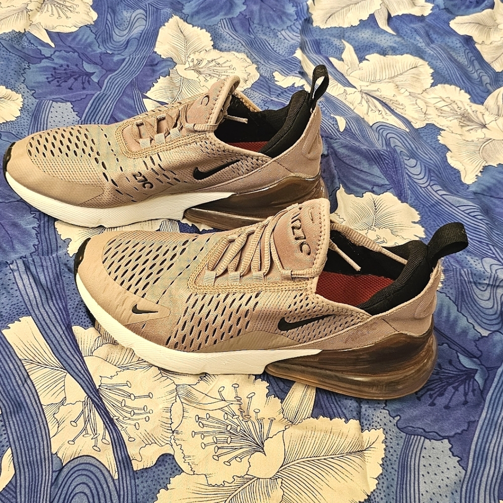 EUC | Nike Women 7.5 Tan Air Max 270 Shoes